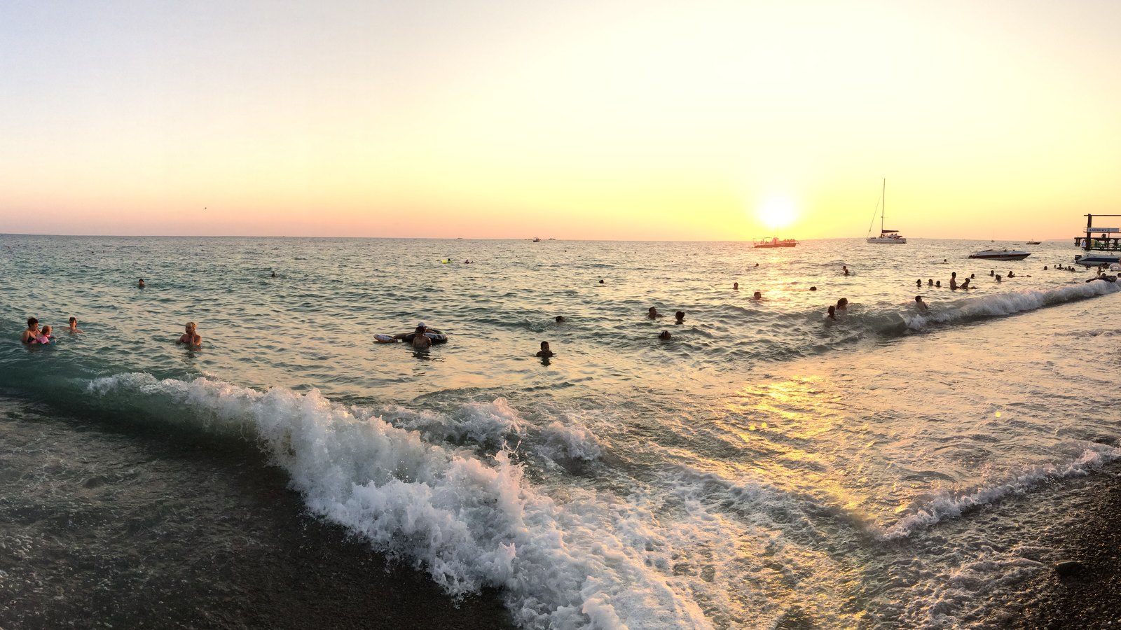 Море в Лазаревском на закате